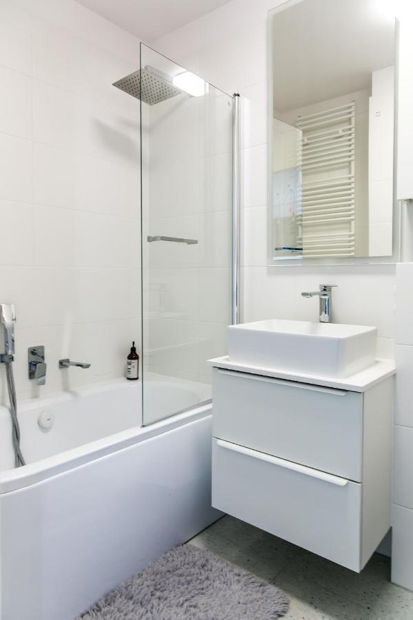 Tree&Lake Apartament Warszawa Зобки Екстериор снимка